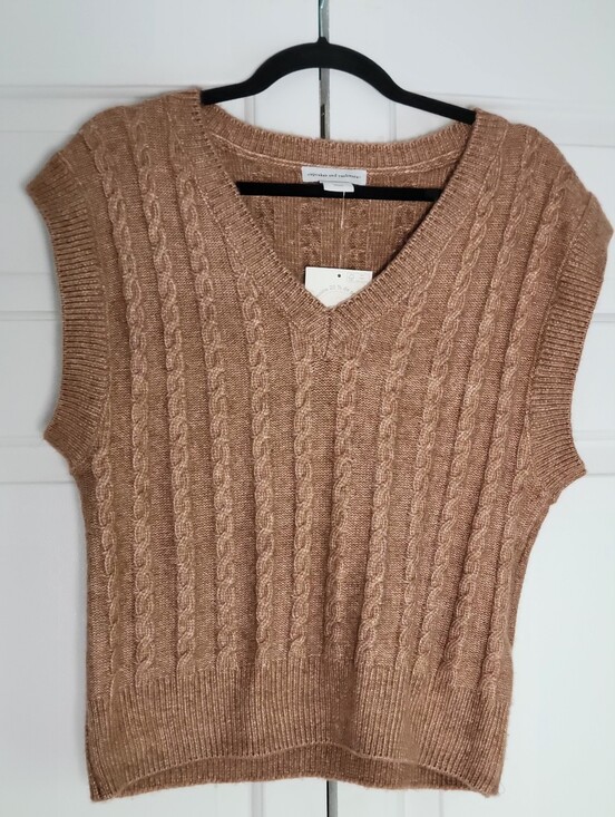 cupcakes & cashmere Sweaters - Cupcakes & Cashmere Cable Knit V-Neck Sweater Vest in Camel